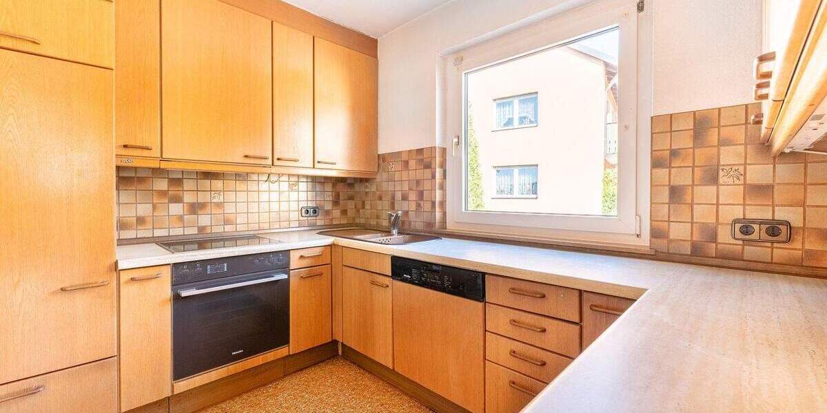 Freistehendes Ein-Zweifamilienhaus mit schönem Garten 8 zimmer