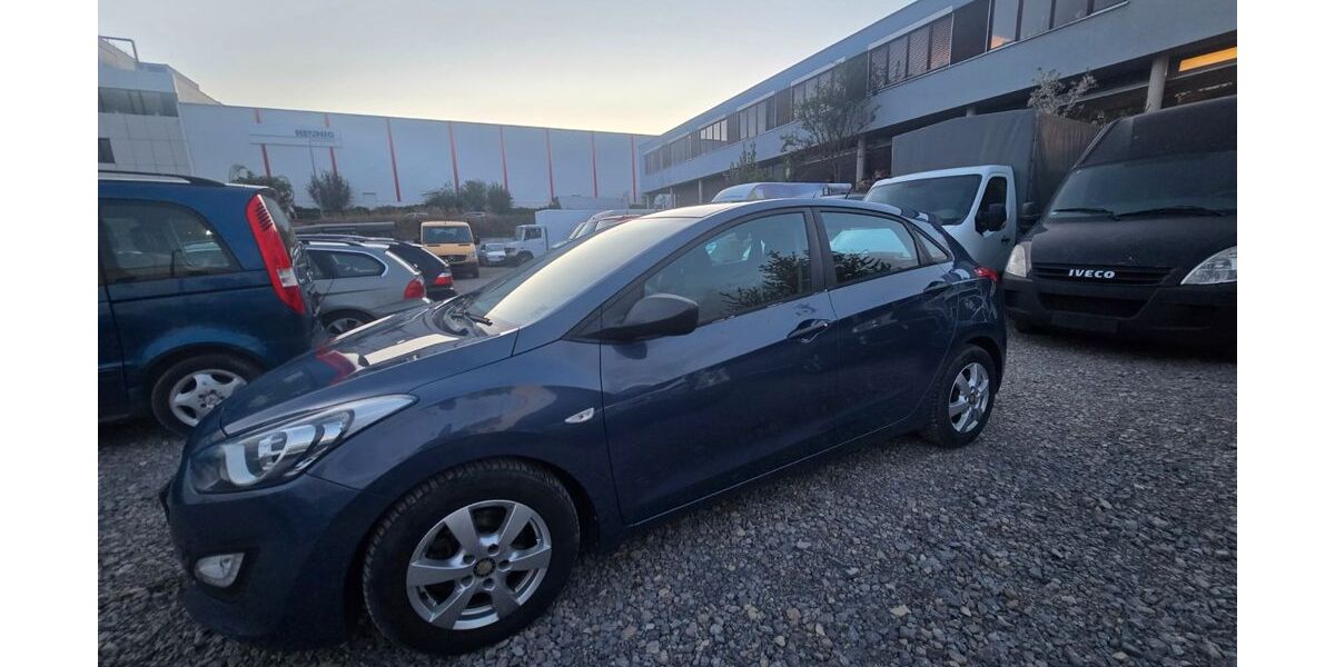 Hyundai i30 105.000 km 4.990 &euro; Schönaich bei Stuttgart 71101