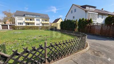 ATTRAKTIV TEILERSCHLOSSEN MIT 3 GARAGEN - Grundstück Korntal-Münchingen Münchingen | Angebot:27349153