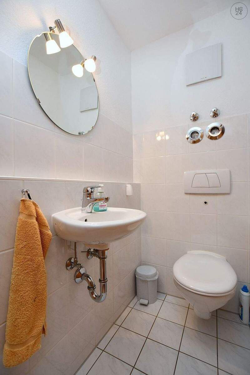 Sonnige, stilvoll möblierte Wohnung mit Balkon in Korntal 2 zimmer