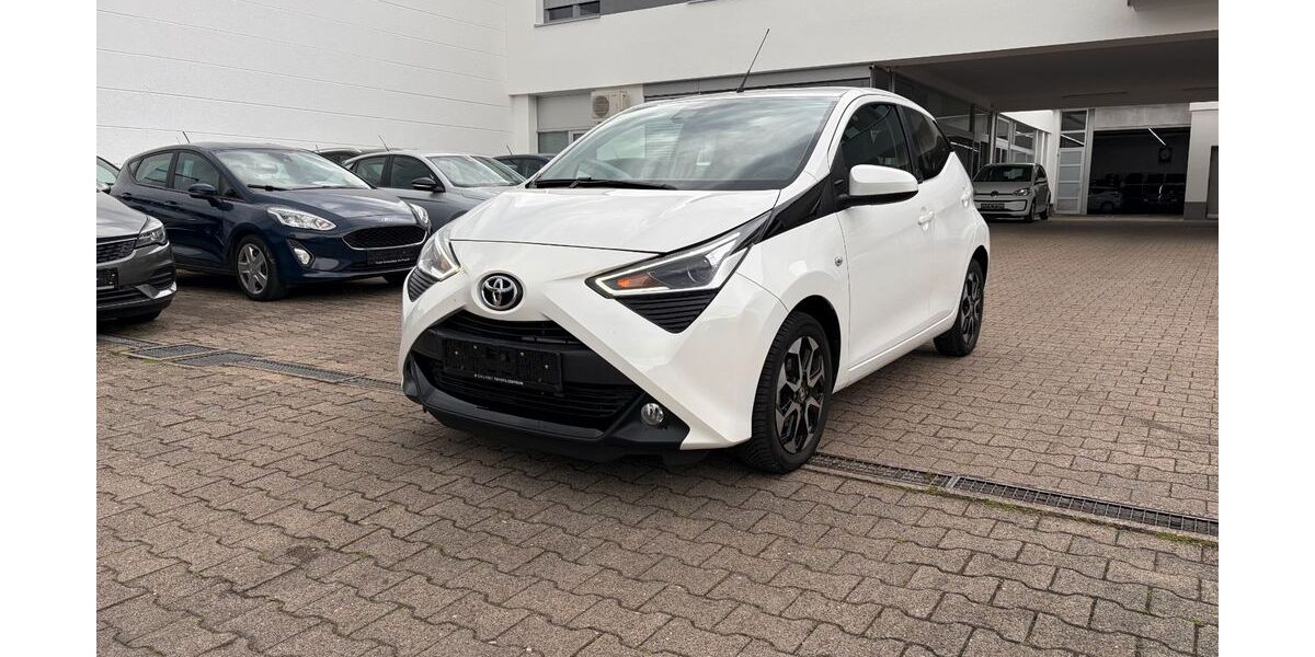 Toyota Aygo (X) 16.731 km 12.995 &euro; Stuttgart 70597
