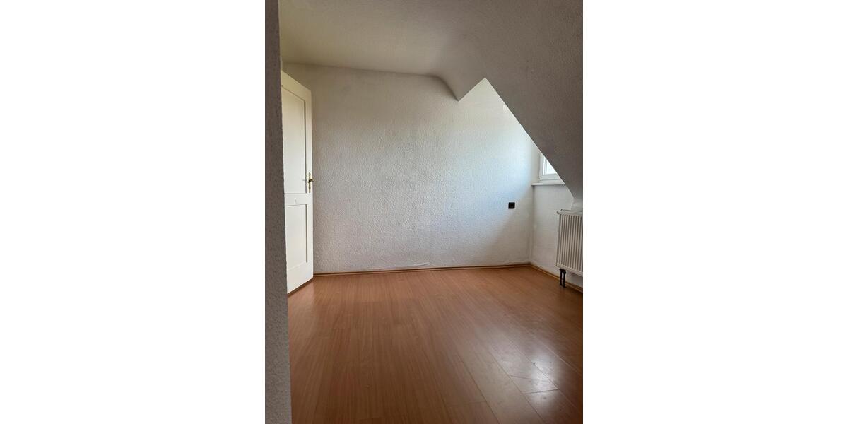 Dachgeschoßwohnung Stuttgart Bad Cannstatt - 3 Zimmer, 48 m&sup2;, 900&euro; | Angebot:26409398