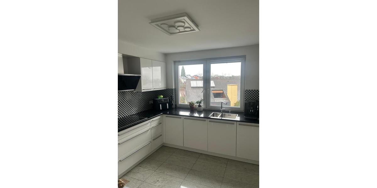 Einfamilienhaus Besigheim - 5.5 Zimmer, 179 m&sup2;, 2.250&euro; | Angebot:25050250