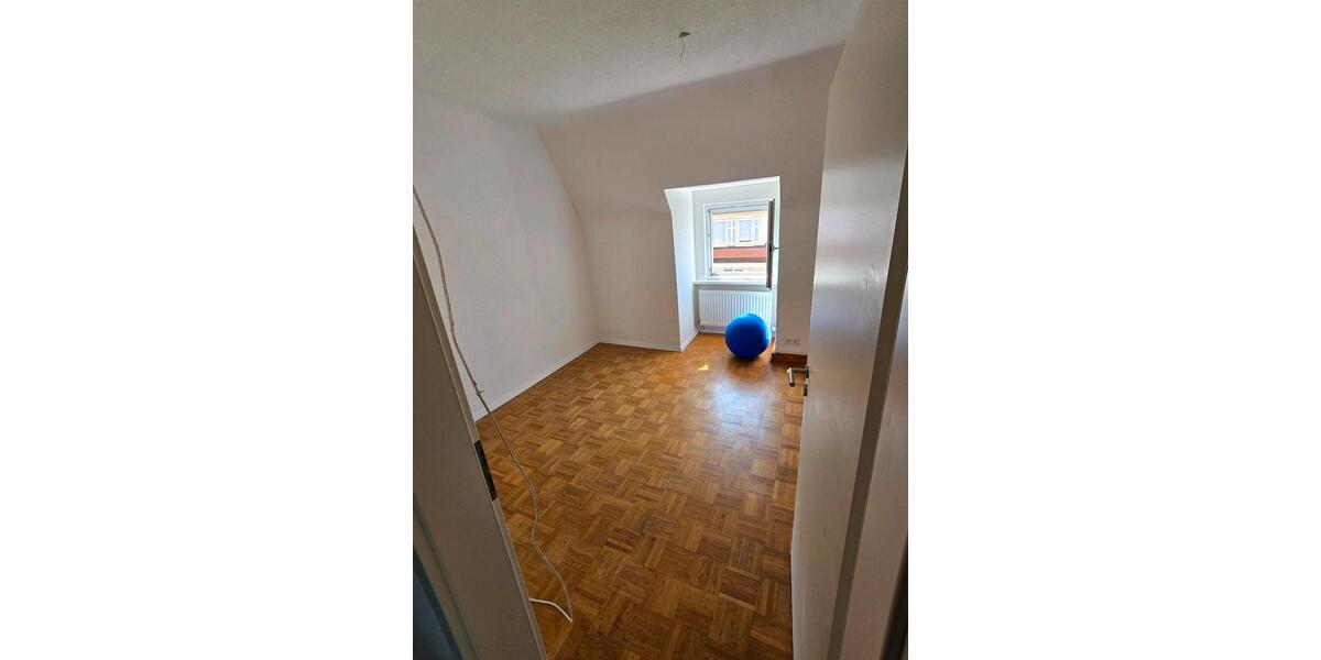 Dachgeschoßwohnung Remseck am Neckar - 3 Zimmer, 67 m&sup2;, 1.150&euro; | Angebot:26350155
