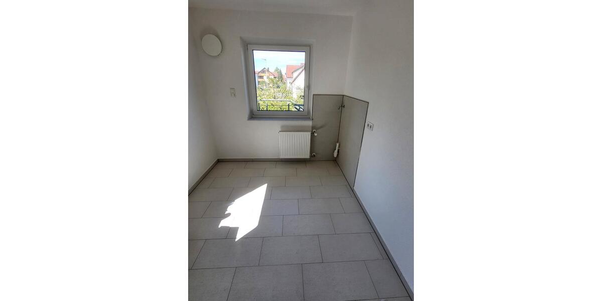 Etagenwohnung Tamm - 3.5 Zimmer, 90 m&sup2;, 1.350&euro; | Angebot:26339962