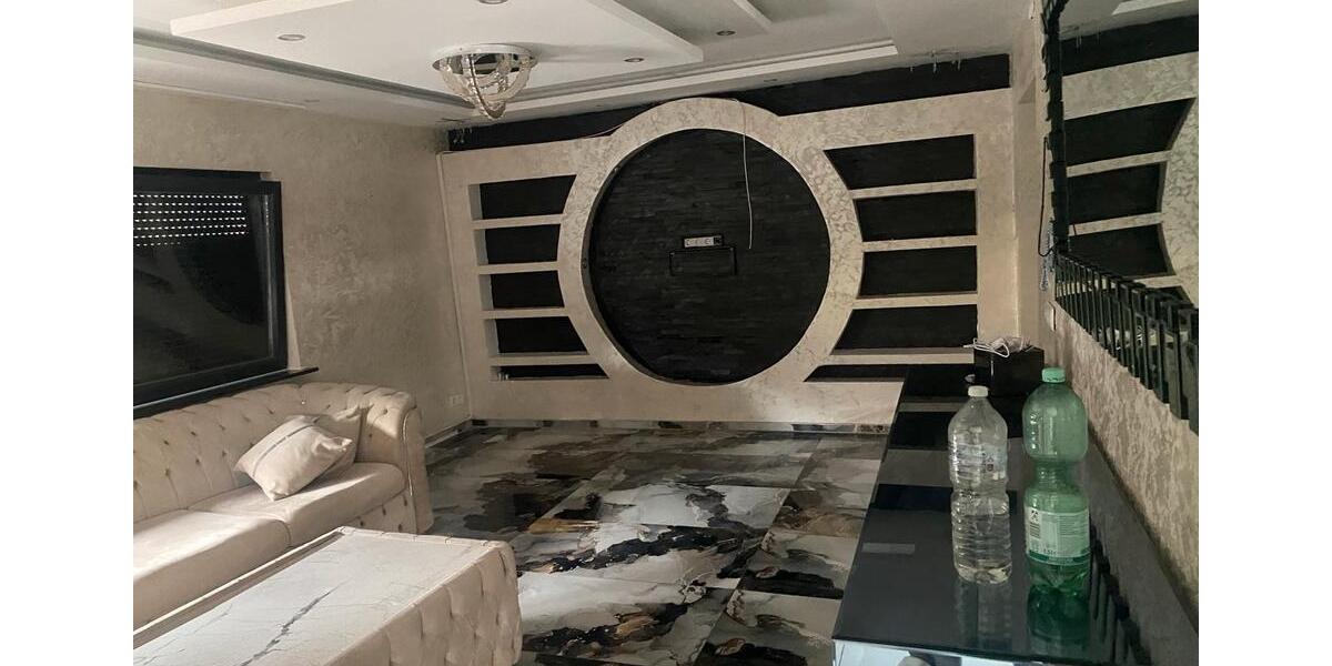 Einfamilienhaus Nürtingen - 6 Zimmer, 250 m&sup2;, 2.300&euro; | Angebot:25047803