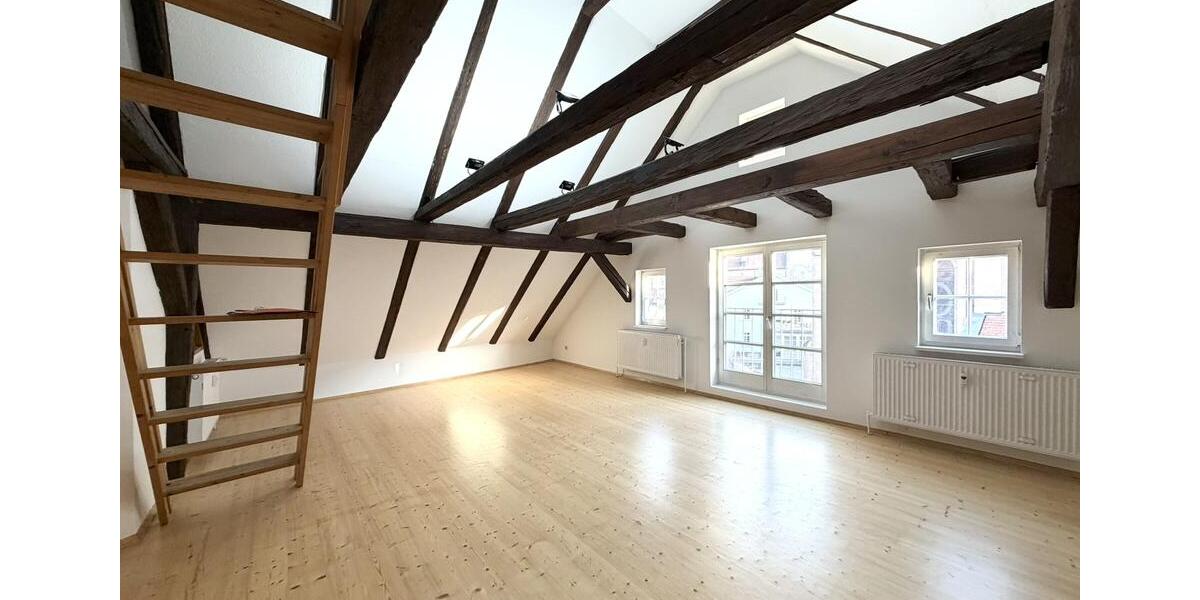 Dachgeschoßwohnung Esslingen am Neckar - 3.5 Zimmer, 105 m&sup2;, 1.400&euro; | Angebot:26057341