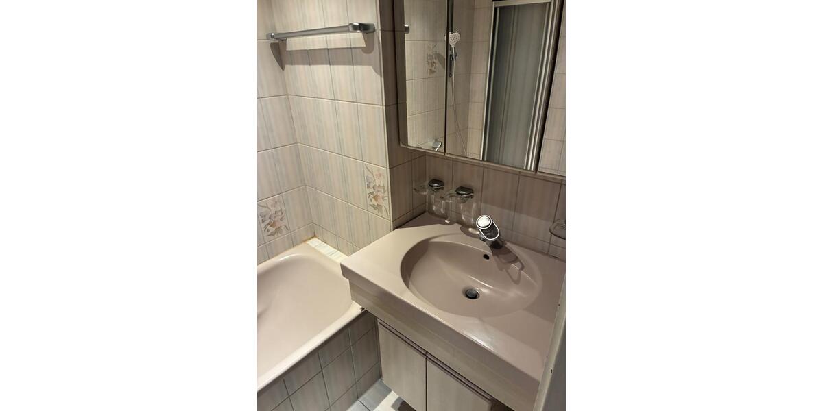 Etagenwohnung Ludwigsburg Hoheneck - 4 Zimmer, 91 m&sup2;, 1.200&euro; | Angebot:24876925