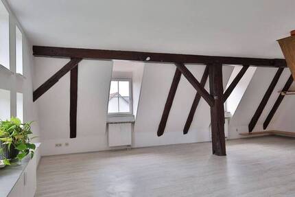 Charmante denkmalgeschützte Maisonette-Wohnung - stilvoll saniert mit großzügiger Bühne