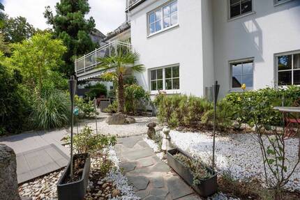 Drei-Zimmer-Wohnung mit großem Garten und zwei TG-Stellplätzen inklusive am Mumm´schen Park