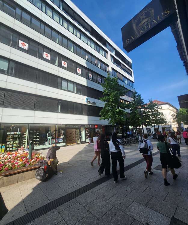 Einzelhandel in Stuttgart 8.300 € 150 m²