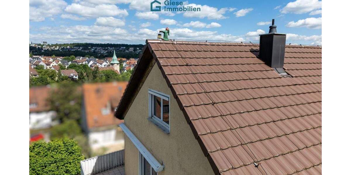 Freistehendes Ein-Zweifamilienhaus mit schönem Garten 8 zimmer