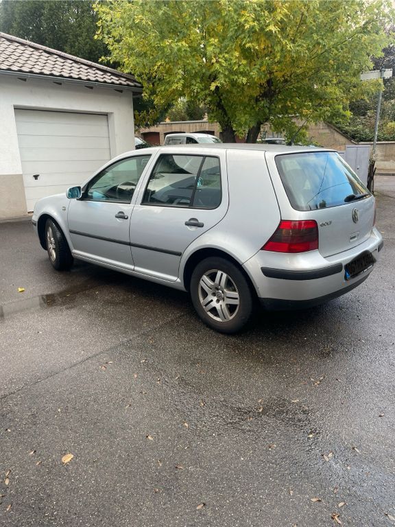 VW Golf 277.615 km 1.250 € Stuttgart 70188