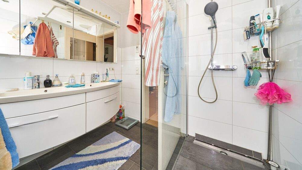 Ansprechendes Einfamilienhaus mit Garten und eigener Garage, in bester Lage von Neckarweihingen! 5 zimmer