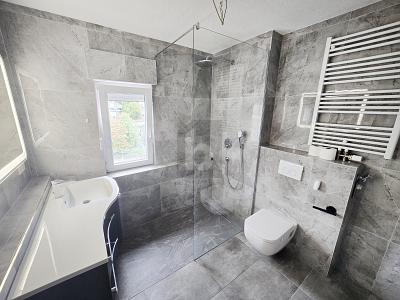 MODERN KERNSANIERT MIT AUSBAUPOTENZIAL 10 zimmer