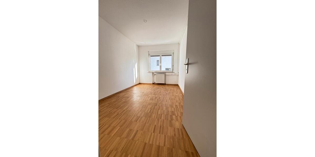 Etagenwohnung Stuttgart Zuffenhausen - 4 Zimmer, 90 m&sup2;, 1.450&euro; | Angebot:26326728