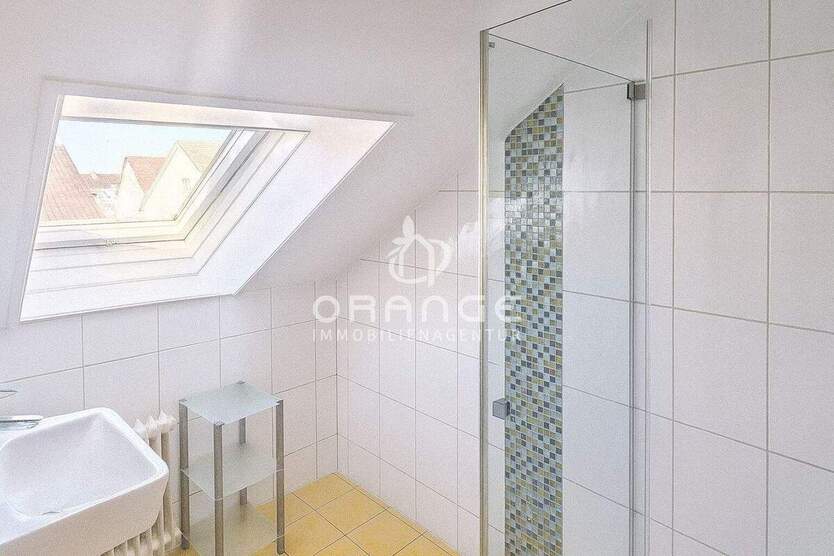 ** HELLE ZWEIZIMMER DACHGESCHOSS WOHNUNG ** - MIT BALKON IN BEGEHRTER LAGE IN STUTTGART-VAIHINGEN - 2 zimmer