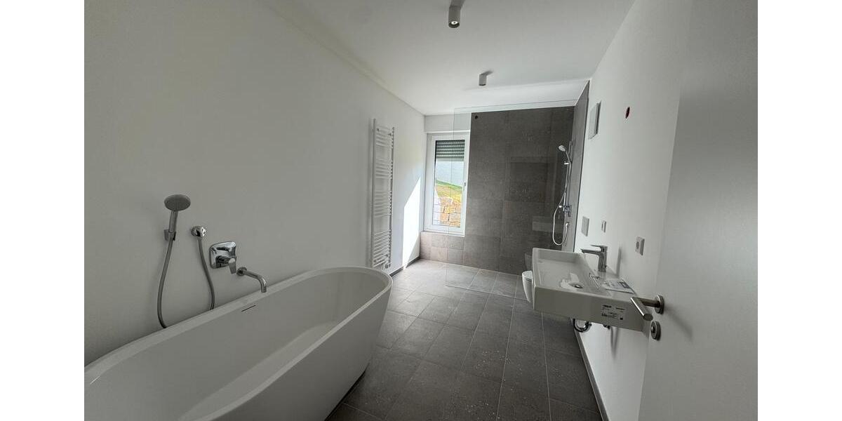 Terrassenwohnung Esslingen am Neckar Oberesslingen - 4 Zimmer, 135 m&sup2;, 2.565&euro; | Angebot:26004778