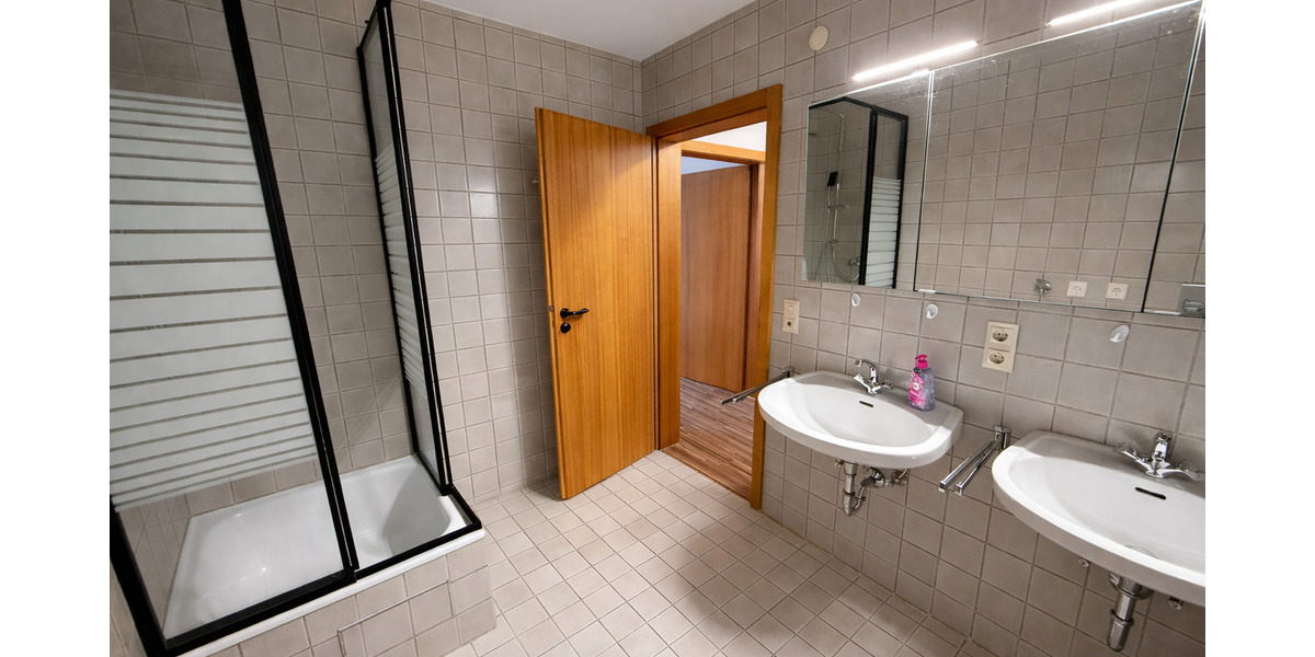 Etagenwohnung Leinfelden-Echterdingen Leinfelden - 4 Zimmer, 109 m&sup2;, 1.200&euro; | Angebot:25694257