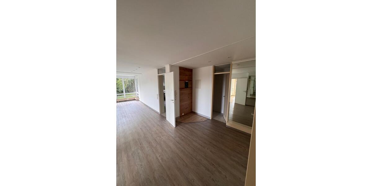 Erdgeschoßwohnung Esslingen am Neckar Hegensberg - 4.5 Zimmer, 109 m&sup2;, 1.300&euro; | Angebot:26311596