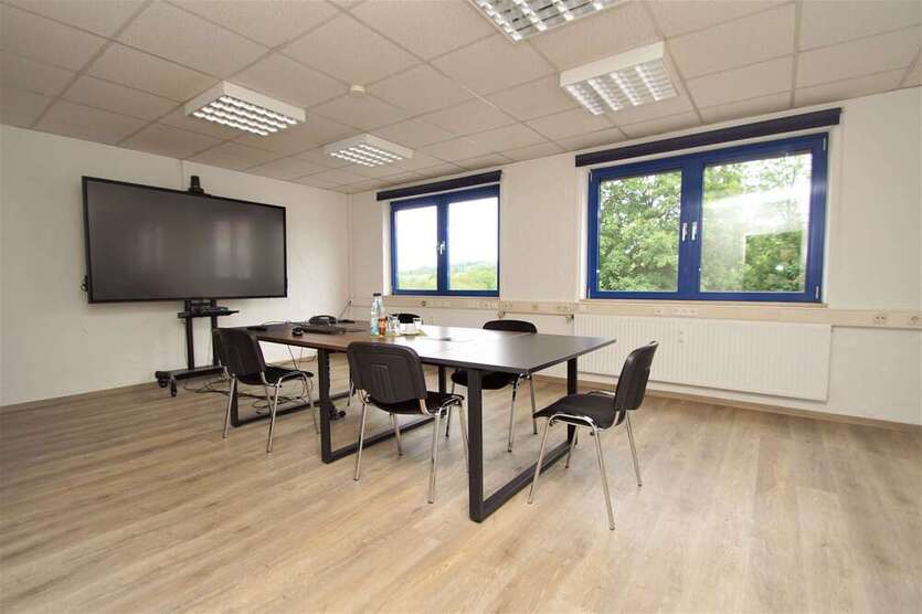 Büro in Neuffen 900 € 99.36 m²