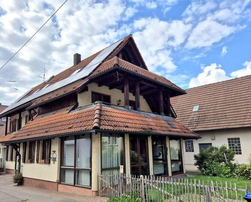 Historie trifft Gemütlichkeit: Zweifamilienhaus mit liebevollen Details und Garten in Esslingen-Mettingen 1 zimmer