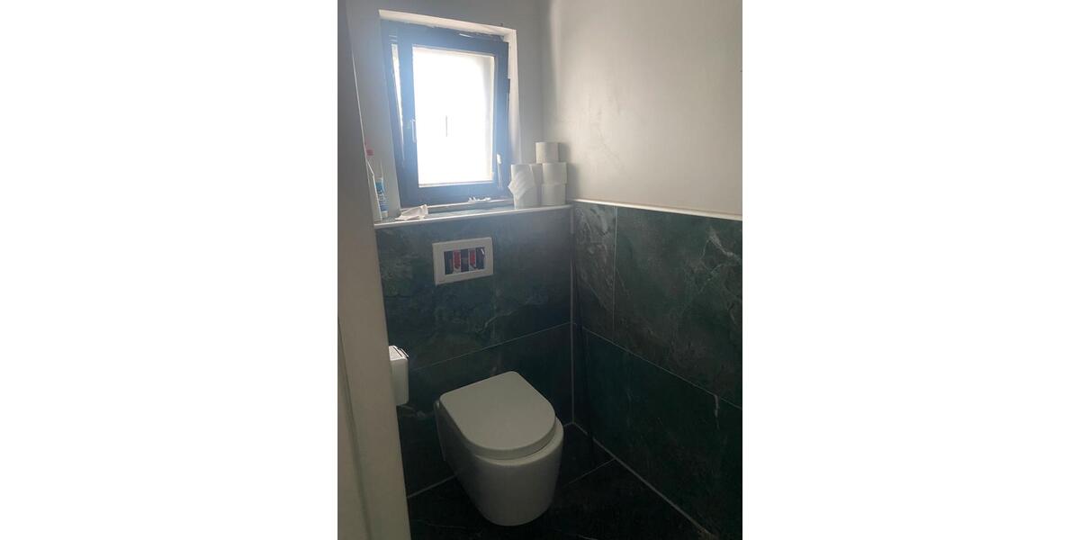 Einfamilienhaus Nürtingen - 6 Zimmer, 250 m&sup2;, 2.300&euro; | Angebot:25047803