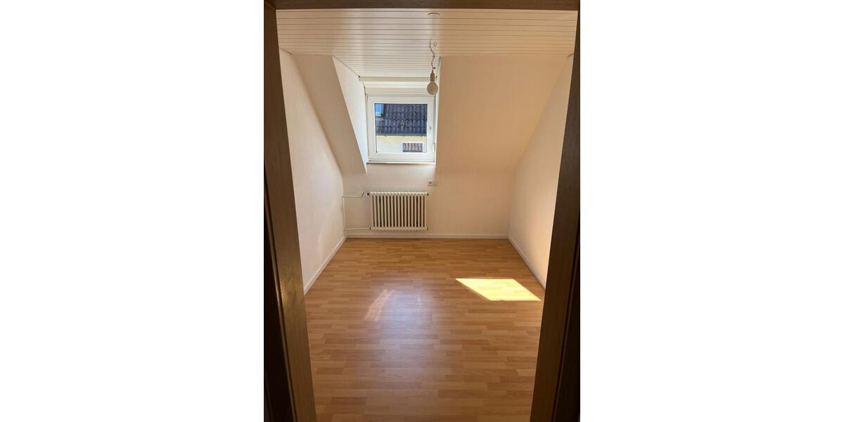 Dachgeschoßwohnung Asperg - 3.5 Zimmer, 75 m&sup2;, 1.100&euro; | Angebot:26267553