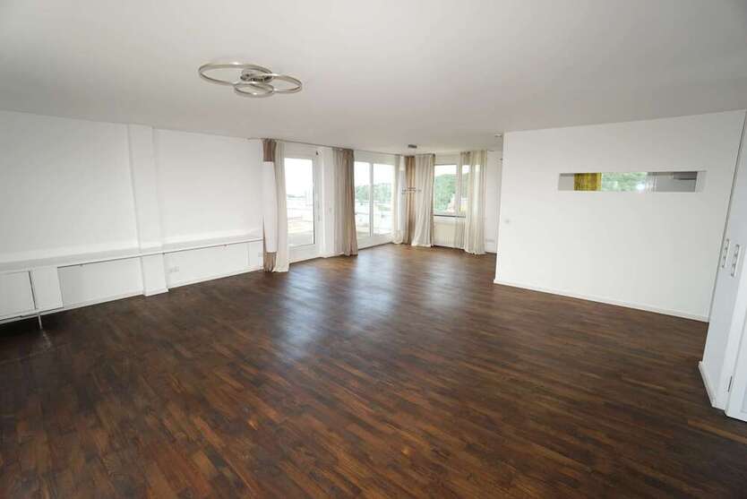 Wohnung zum Mieten in Stuttgart-Botnang 2.500 € 171 m²