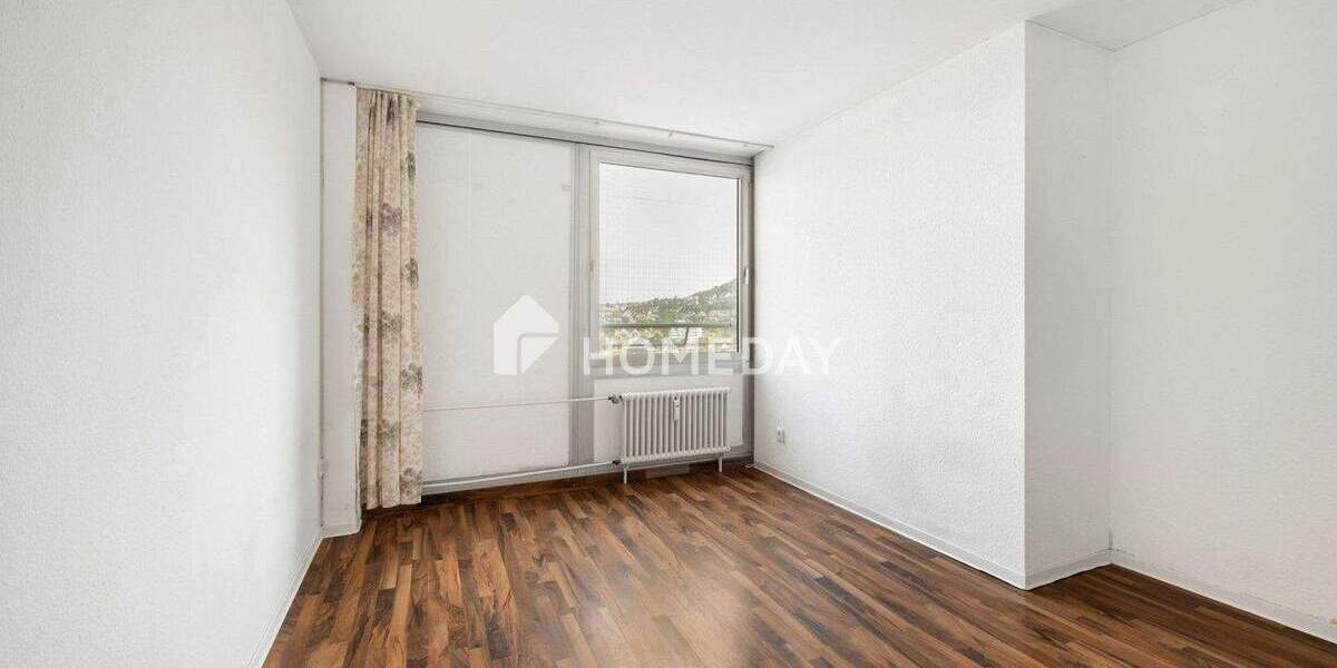 Etagenwohnung Leonberg Eltingen - 4 Zimmer, 130 m&sup2;, 330.000&euro; | Angebot:25212875