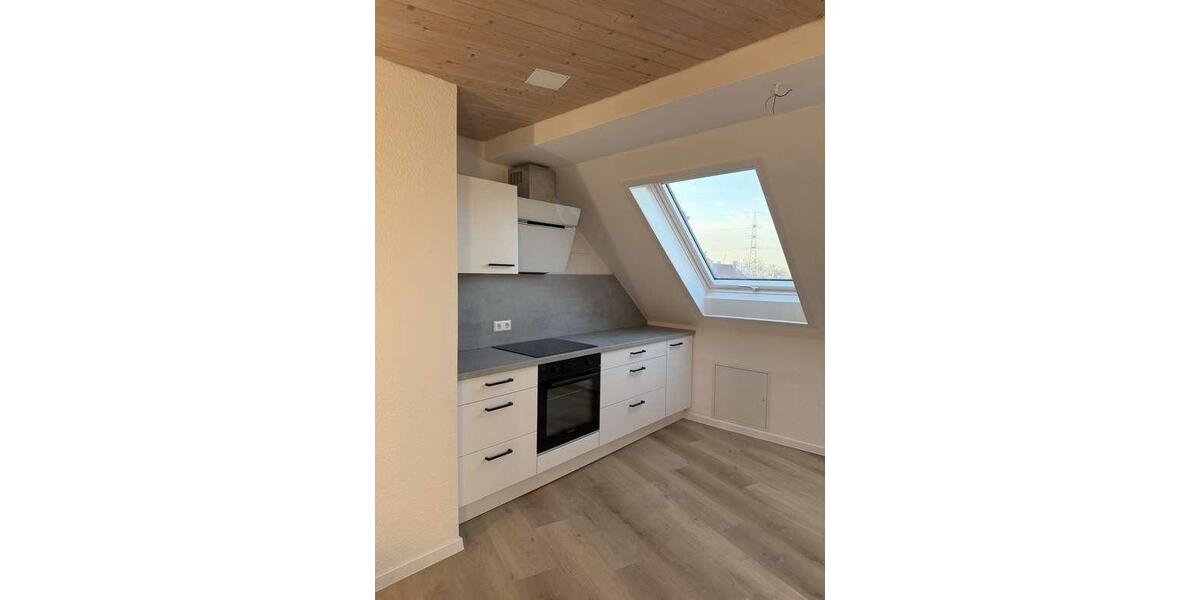 Dachgeschoßwohnung Stuttgart Luginsland - 2.5 Zimmer, 86 m&sup2;, 1.350&euro; | Angebot:24801989