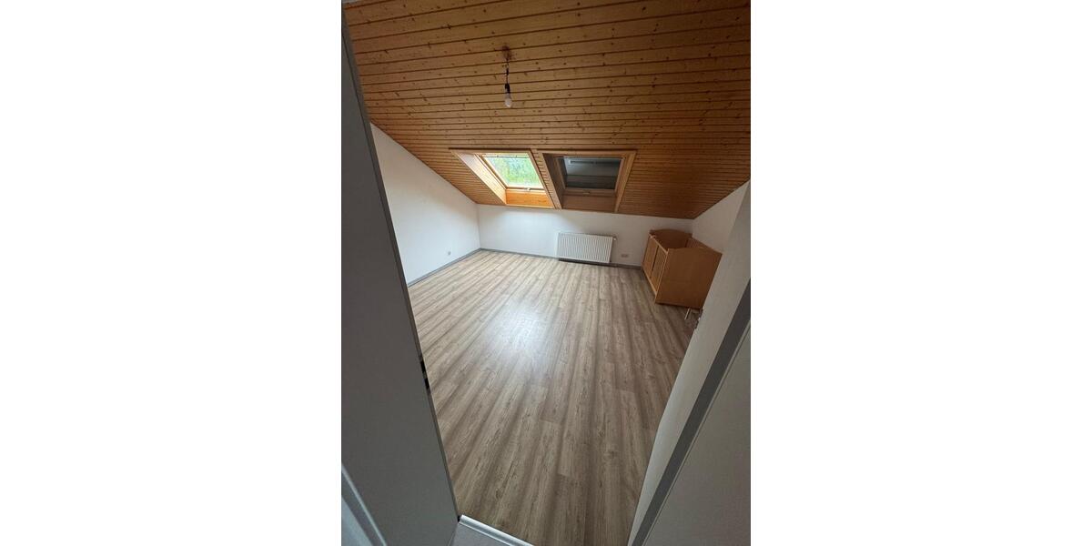Dachgeschoßwohnung Stuttgart Vaihingen - 3 Zimmer, 76 m&sup2;, 1.350&euro; | Angebot:26623423