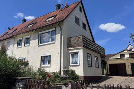 1-2 Familienhaus mit 2 Garagen, Werkstatt und viel Platz