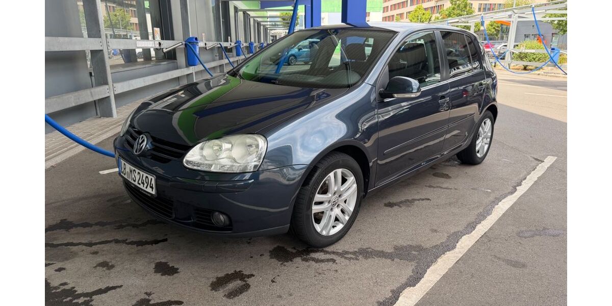 VW Golf 180.000 km 2.750 &euro; Stuttgart 70565