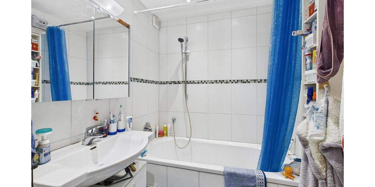 Kleine Hausgemeinschaft, großes Wohngefühl - 3,5 Zimmer mit Balkon, Pool und Blick ins Grüne! 3 zimmer