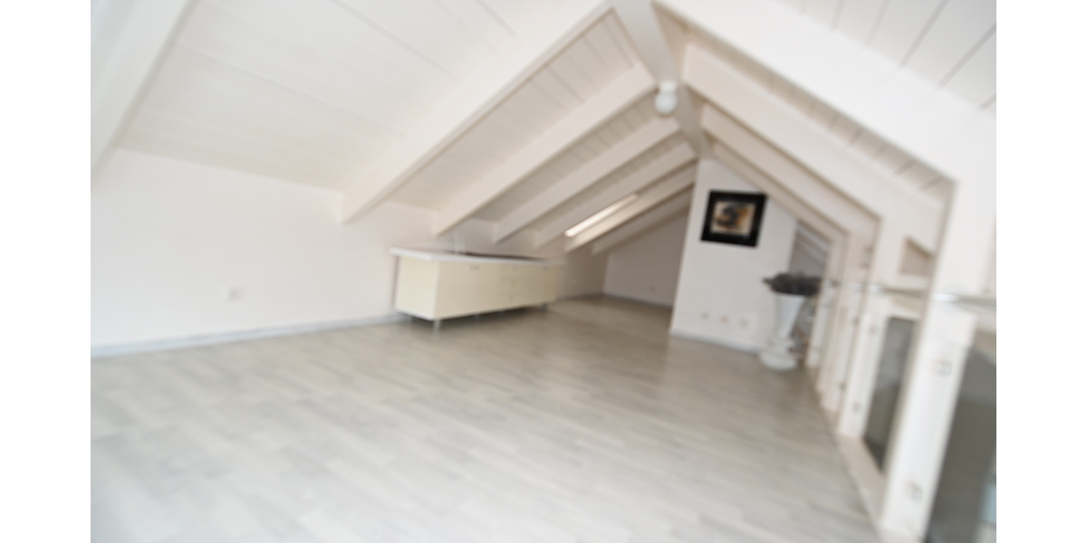 Lichtdurchflutete DG-Wohnung mit Galerie - Loft - Studio - Atelier Stuttgart Plieningen | Angebot:25432892