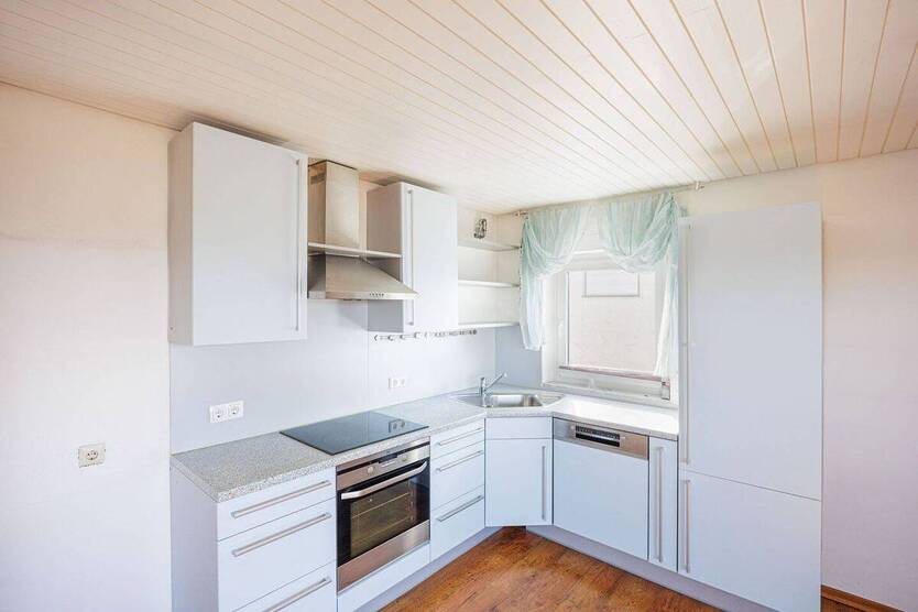 WEITBLICK: Dachgeschoss mit Wohlfühlcharakter! 2 zimmer