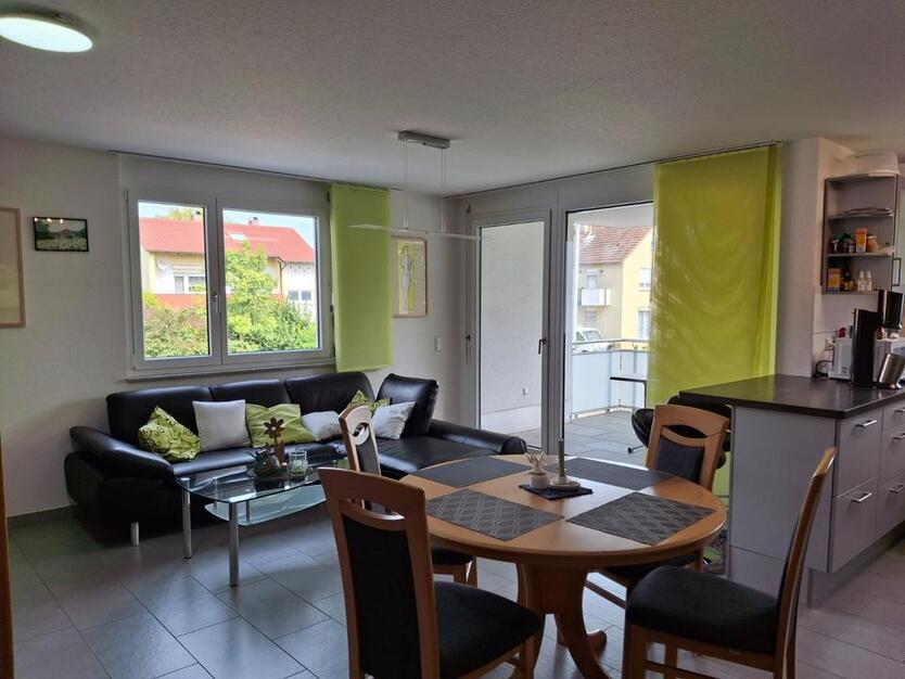 Schön geschnittene 2,5-Zimmerwohnung mit EBK und Balkon