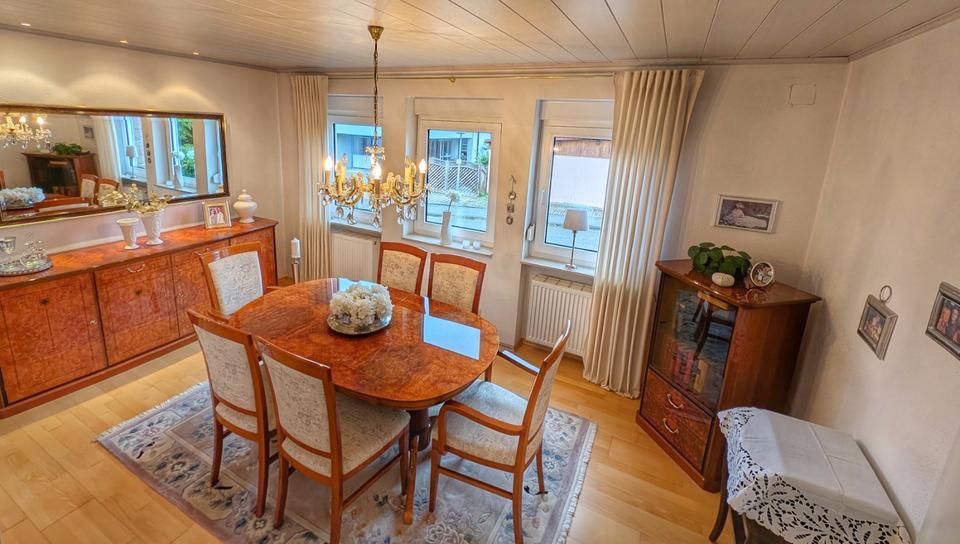 Freistehendes Einfamilienhaus mit EinliegerWohnung