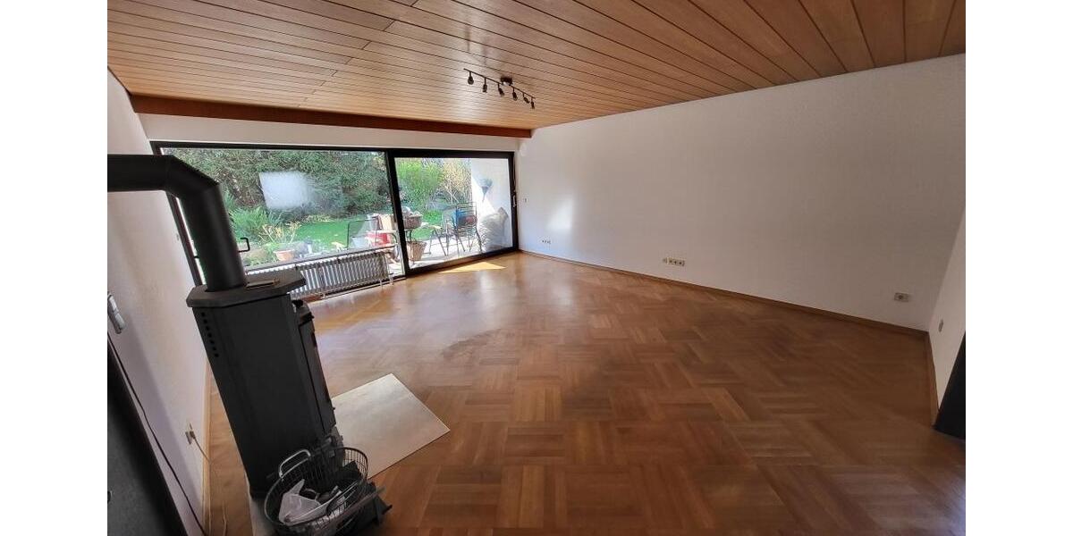 Erdgeschoßwohnung Ludwigsburg - 4 Zimmer, 120 m&sup2;, 1.500&euro; | Angebot:26384402
