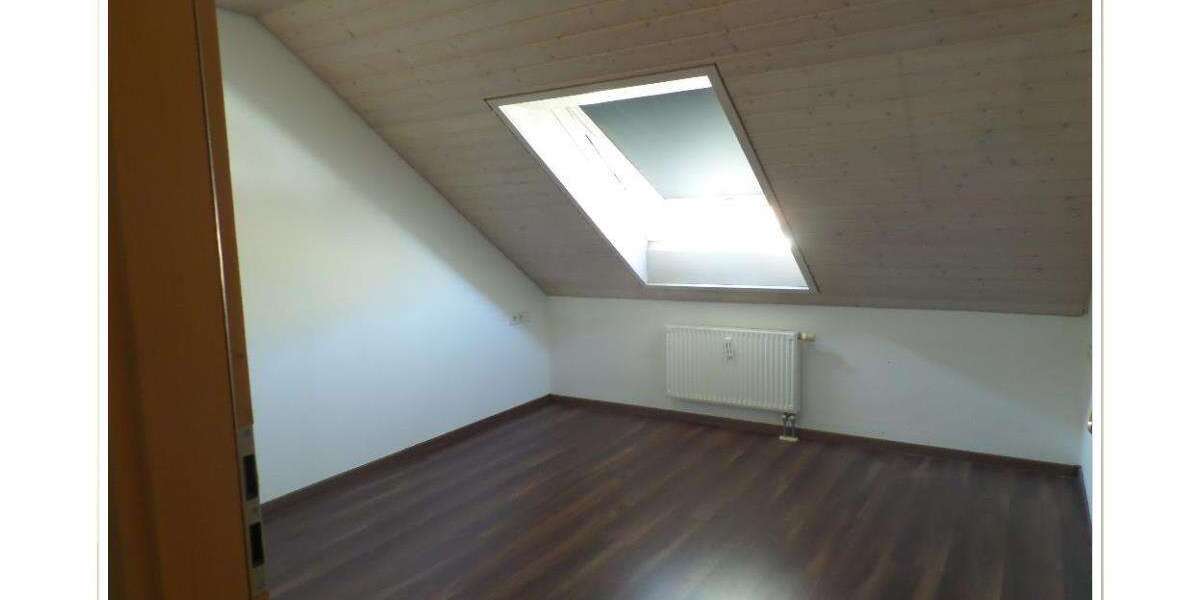 Etagenwohnung Besigheim - 3 Zimmer, 92 m&sup2;, 1.100&euro; | Angebot:25998702