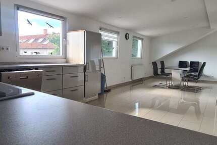 Wohnung Stuttgart - 3 Zimmer, 83 m&sup2;, 1.300&euro; | Angebot:27147400