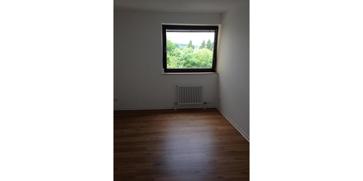 Etagenwohnung Esslingen am Neckar Pliensauvorstadt - 3 Zimmer, 82 m&sup2;, 885&euro; | Angebot:26006804