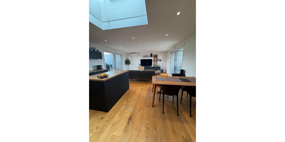 Exklusive Penthousewohnung mit 2 Dachterrassen und lux. Ausstatt. 3.5 zimmer