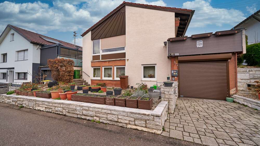 Haus zum Kaufen in Ludwigsburg Neckarweihingen 595.000 € 120.66 m² 5.5 zimmer