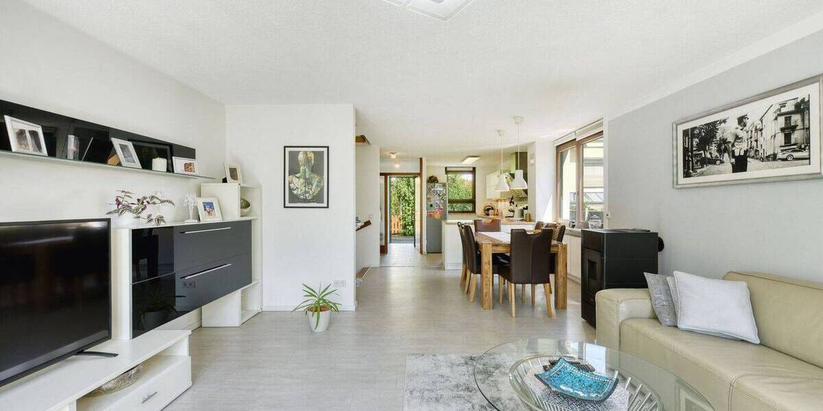 +++ TOP gepflegt & modernisiert - sonnig & ruhig - 1-Fam.-REH - 2 Bäder mit Fenster - Hobbyraum, Pelletkamin, EBK, TG... 5 zimmer