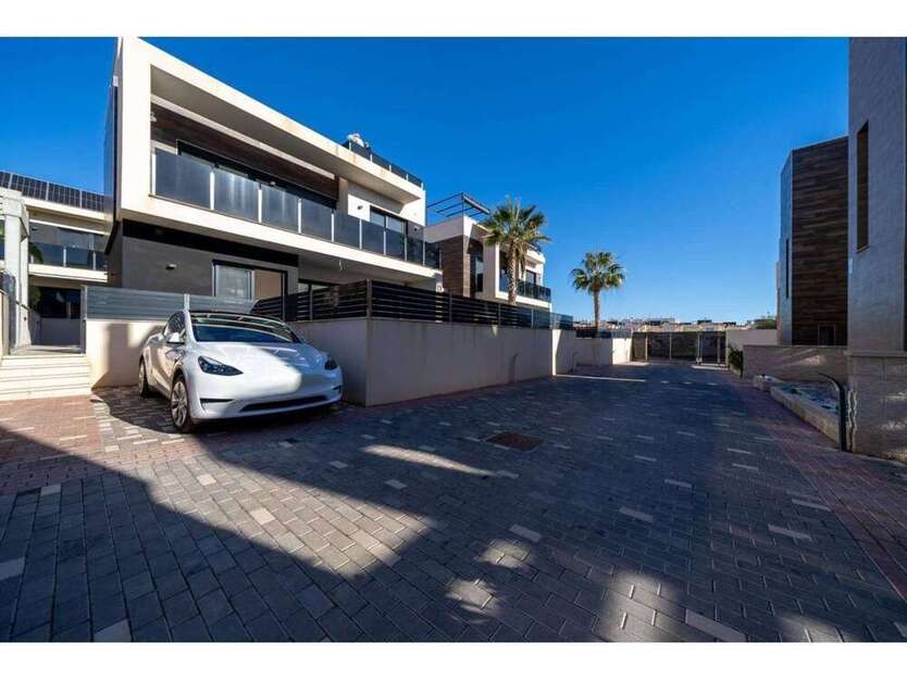 Haus zum Kaufen in Orihuela 550.000 € 186 m²