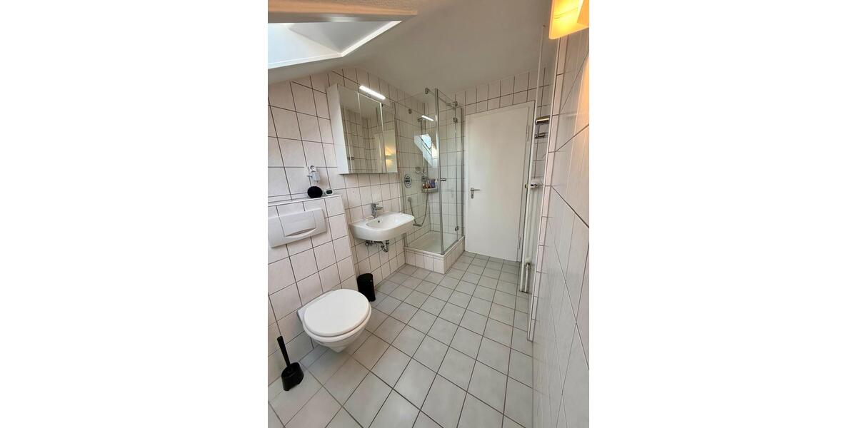 Dachgeschoßwohnung Fellbach Oeffingen - 4 Zimmer, 90 m&sup2;, 1.200&euro; | Angebot:26119987