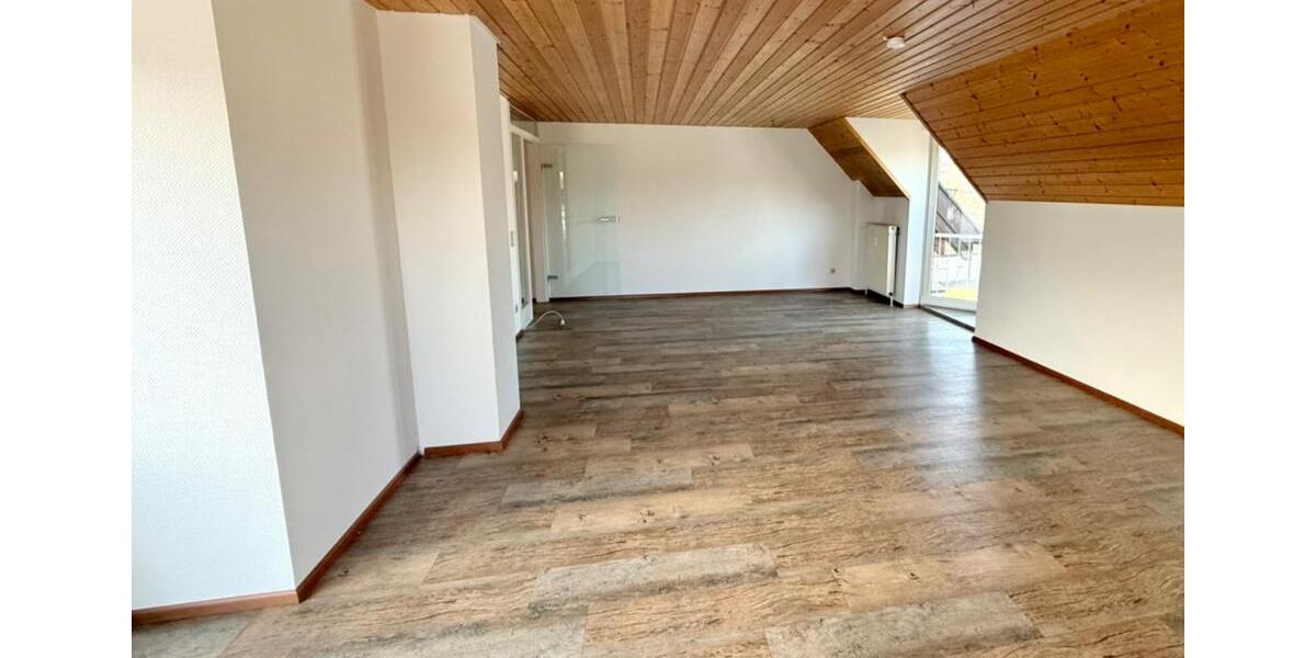 Dachgeschoßwohnung Kirchheim unter Teck - 3 Zimmer, 100 m&sup2;, 1.360&euro; | Angebot:24811598