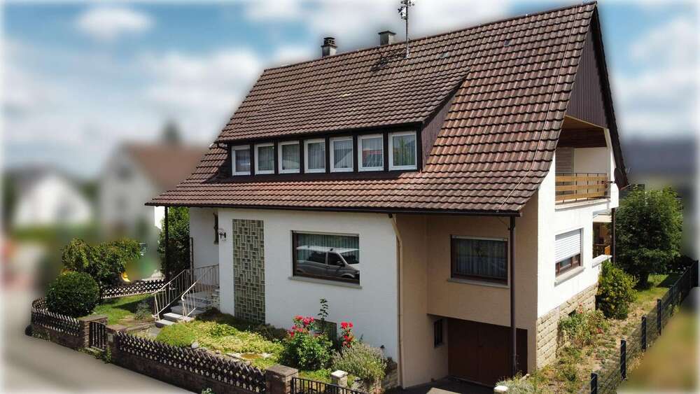 Haus zum Kaufen in Böblingen 680.000 € 196 m² 6.5 zimmer
